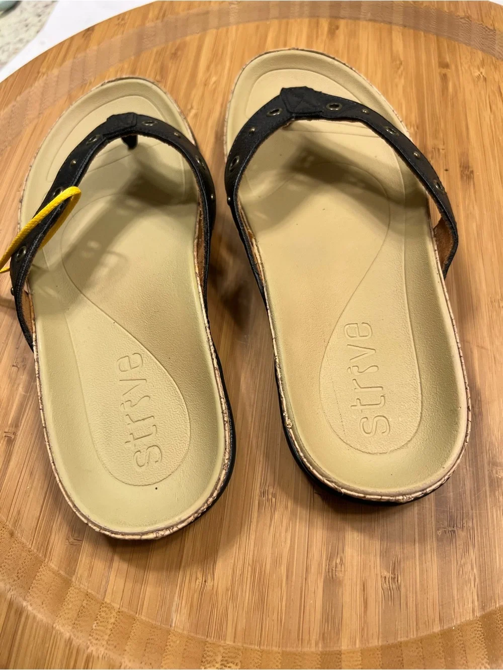 Strive Black Leather Thong Sandals with Beige Footbed Size 8 New With Tag